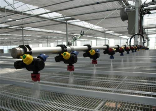 温室移动喷灌机在农业大棚中受欢迎的原因是什么？